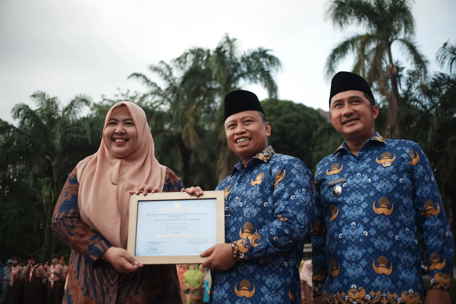 Wali Kota Depok Serahkan Penghargaan Sekolah Adiwiyata dan RW Proklim 2025