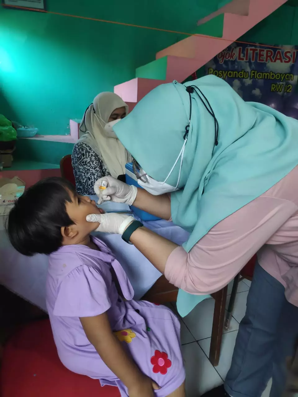 Cakupan Imunisasi Polio Hari Pertama di Puskesmas Mampang Lampaui Target