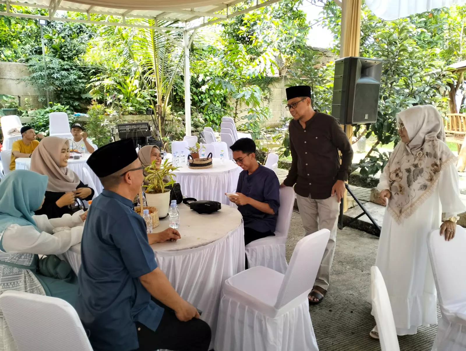 Gelar Open House, Bang Imam Sambut Warga di Hari Lebaran