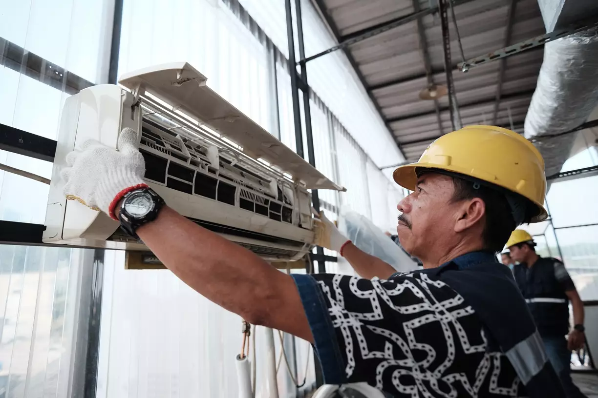 Peserta Pelatihan Disnaker Depok Ikuti Uji Kompetensi Service AC