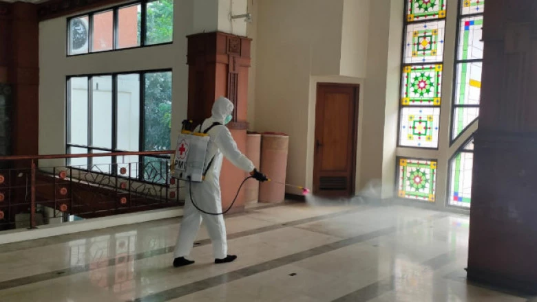 Masjid Balai Kota Kembali Disemprot Disinfektan