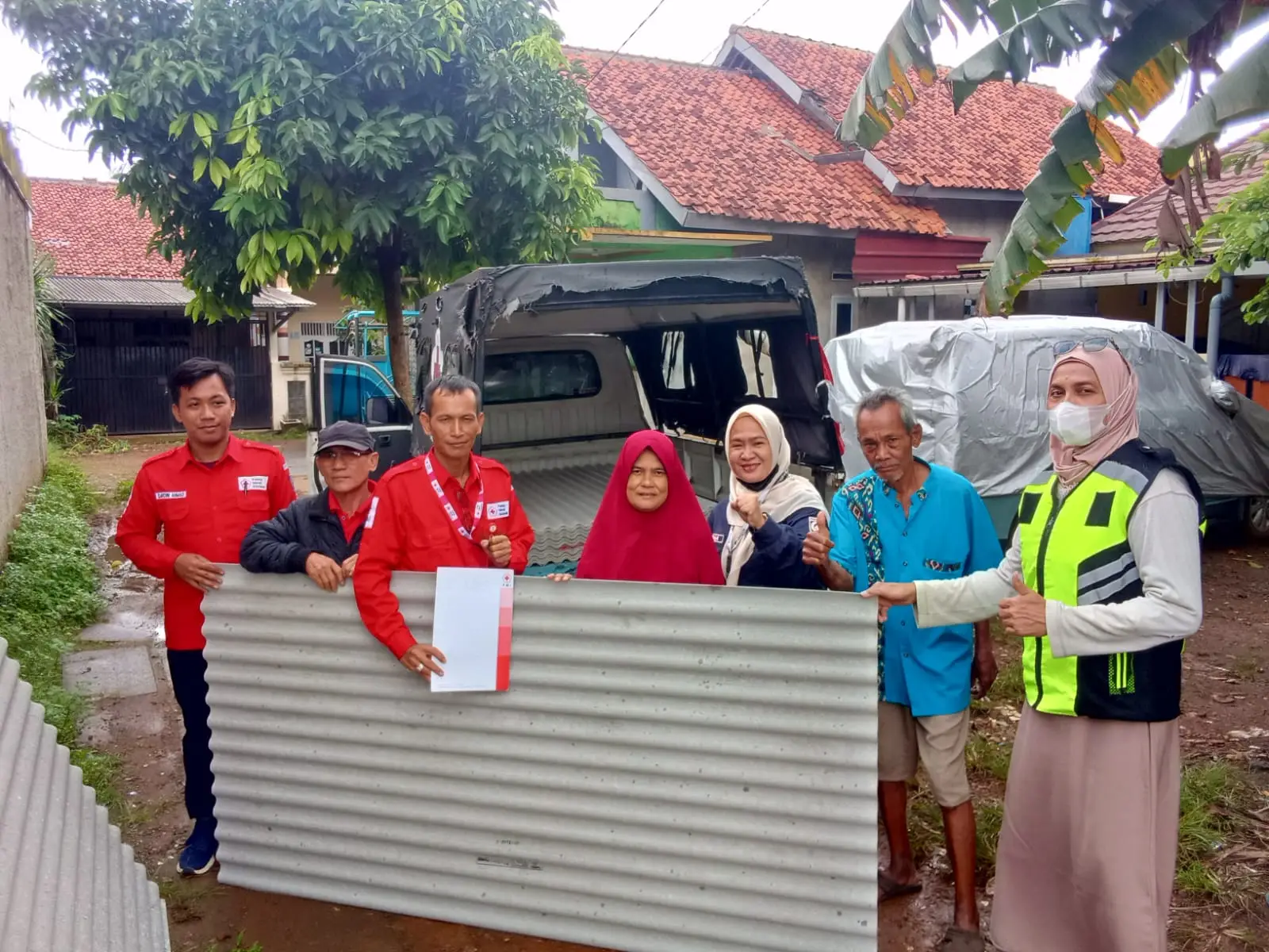 PMI Depok Berikan Bantuan Perbaikan Rumah Warga Terdampak Puting Beliung