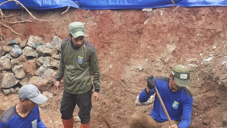 Tangani Longsor di Jalan Kemiri, DPUPR Turunkan Satgas