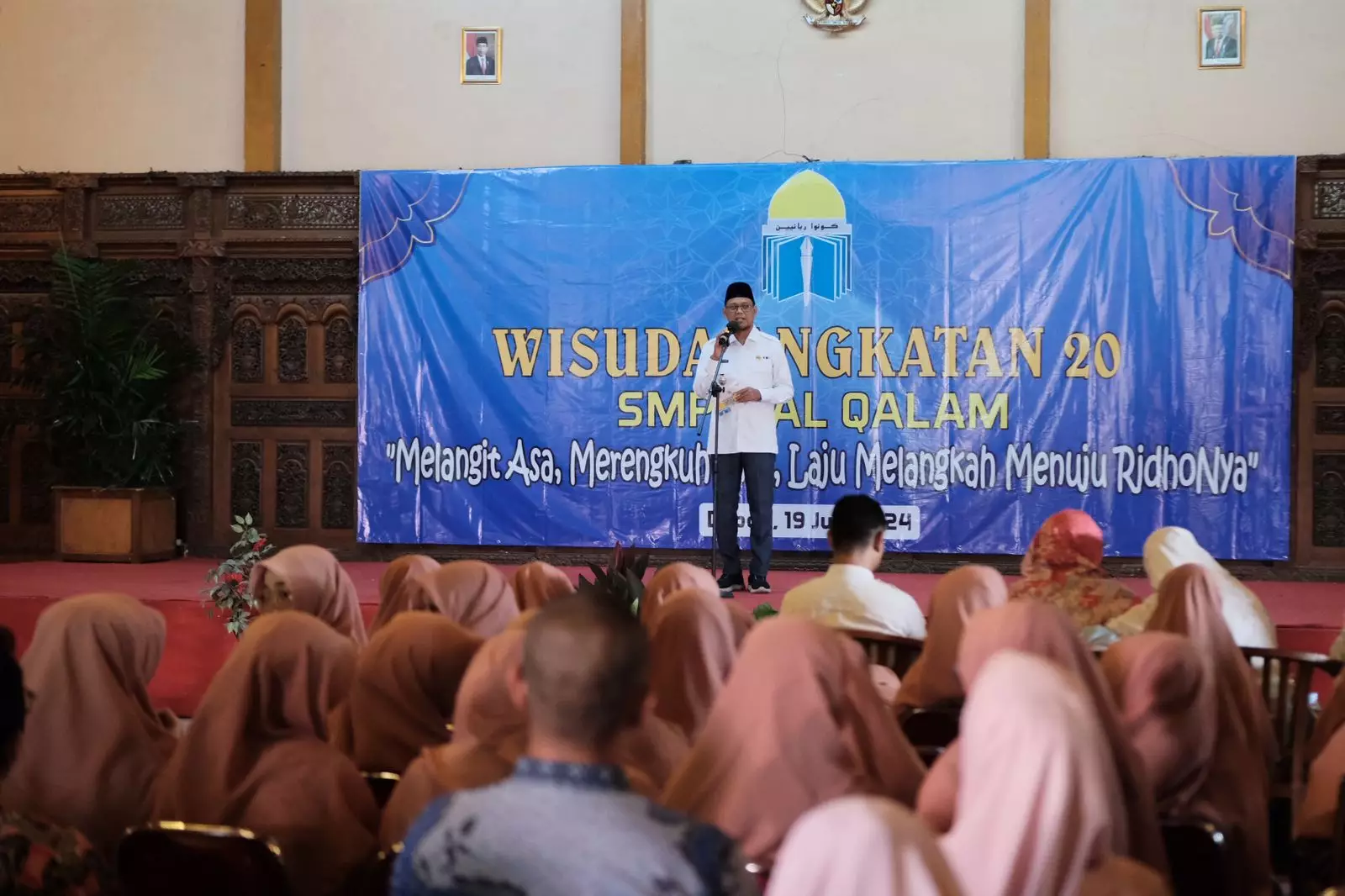 Lepas Siswa SMPIT Al Qalam Angkatan 20, Bang Imam: Ukirlah Prestasi di Masa Depan