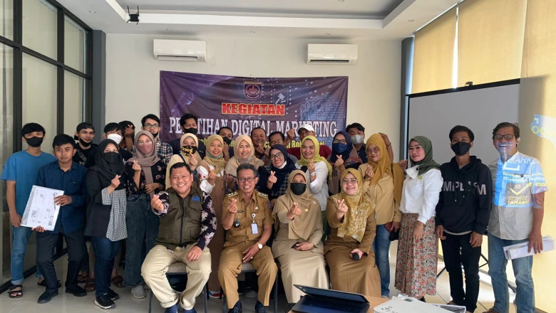 Pelaku UMKM di Kelurahan Dumek Dibekali Pelatihan Digital Marketing