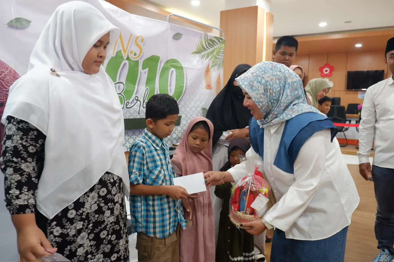 PNS Angkatan 2010 Pemkot Depok Beri Santunan ke Puluhan Anak Yatim