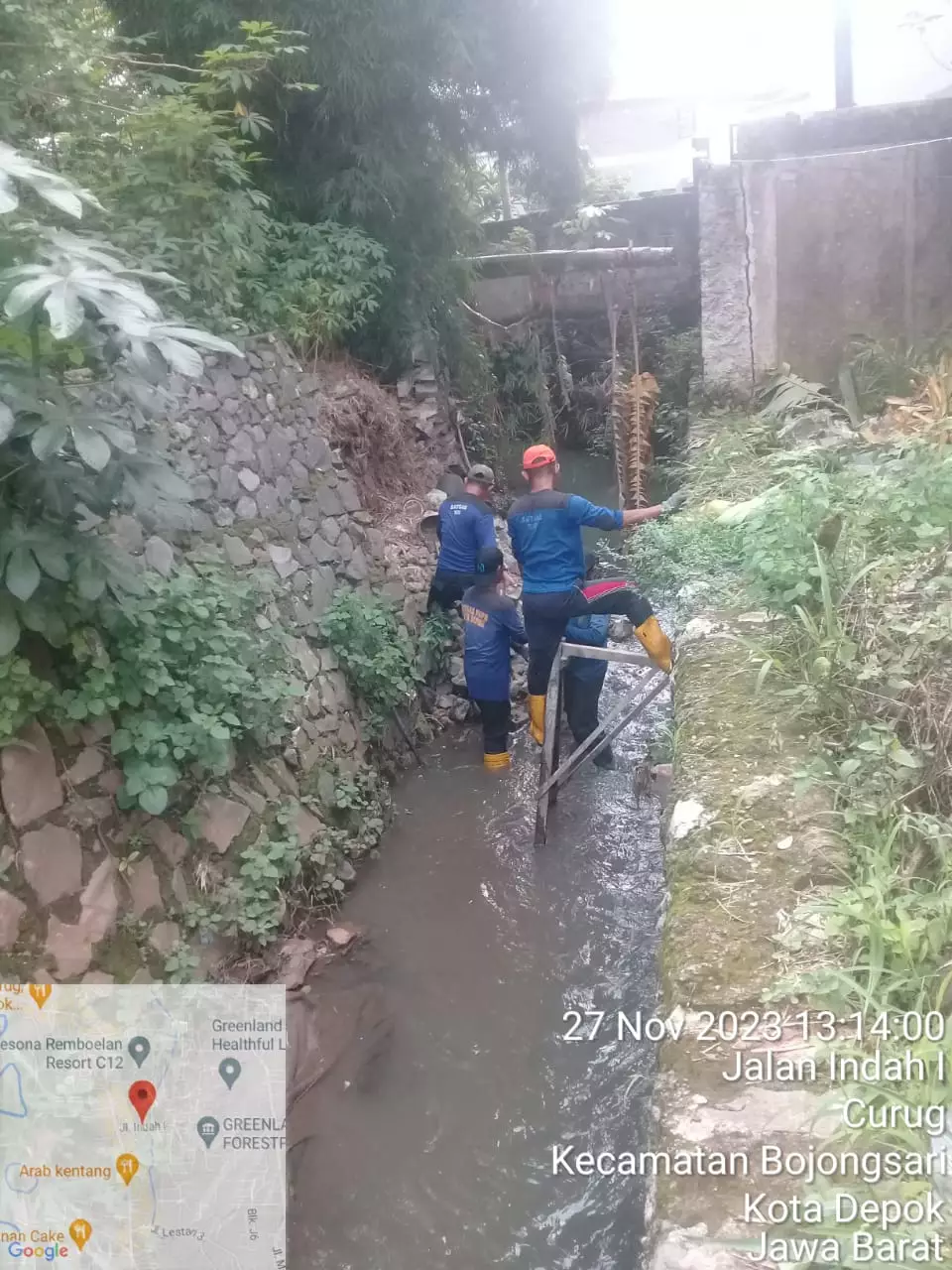 Satgas DPUPR Tangani Longsor Turap Anak Kali Angke