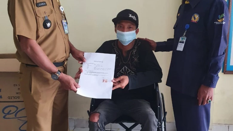 Kelurahan Curug Serahkan 10 Alat Bantu Kepada Warga Disabilitas
