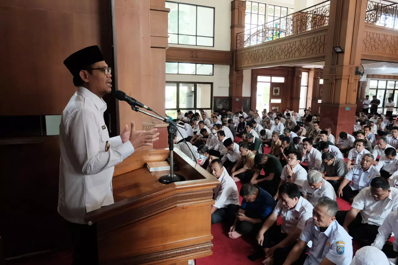 Bang Imam Isi Tausiah Ramadan di Masjid Balai Kota Depok