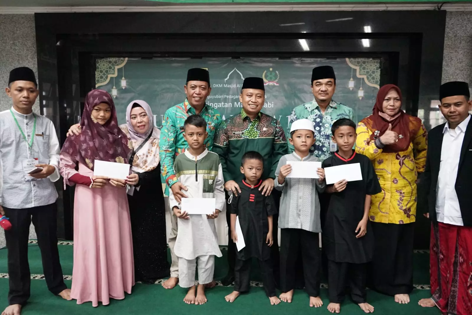 Hadiri Peringatan Maulid Nabi di Pasar Cisalak, Sekda: Sinergitas yang Terbangun Bisa Jadi Kekuatan
