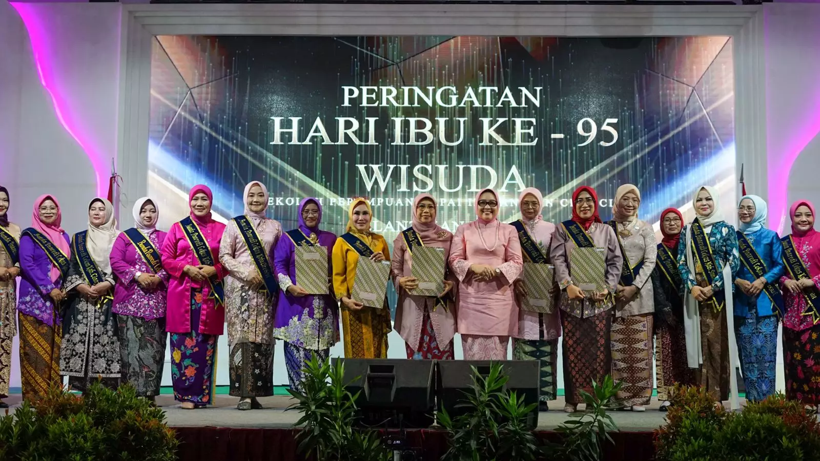 Bunda Elly Dikukuhkan Menjadi Bunda PAAREDI Cekas Jabar, Ini Tugasnya