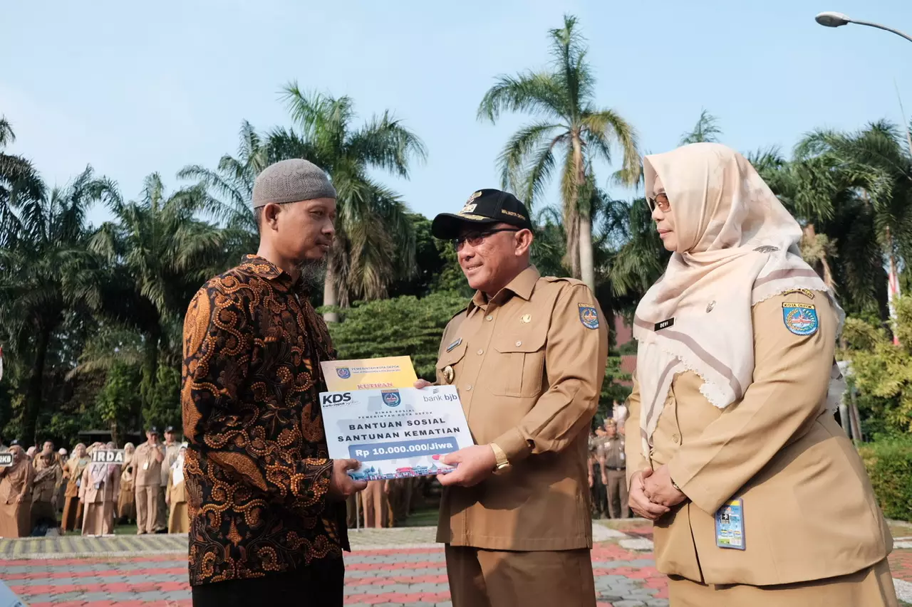 Wali Kota Serahkan Sankem Korban Bencana dan Kecelakaan pada Apel Pagi
