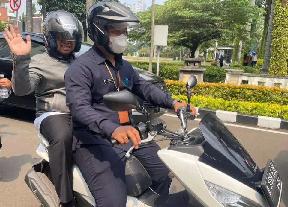 Dampingi Istri Gubernur Ridwan Kamil Tinjau Pembangunan di Kota Depok, Sekda Pakai Motor