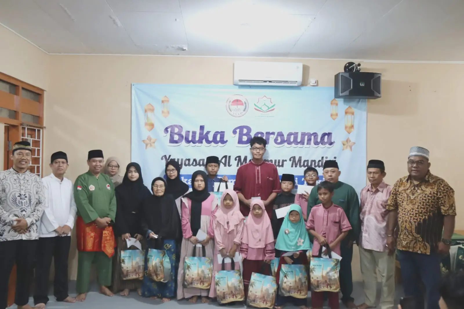 Bukber Yayasan Al Makmur, Camat Beji Paparkan Pembangunan Wilayah