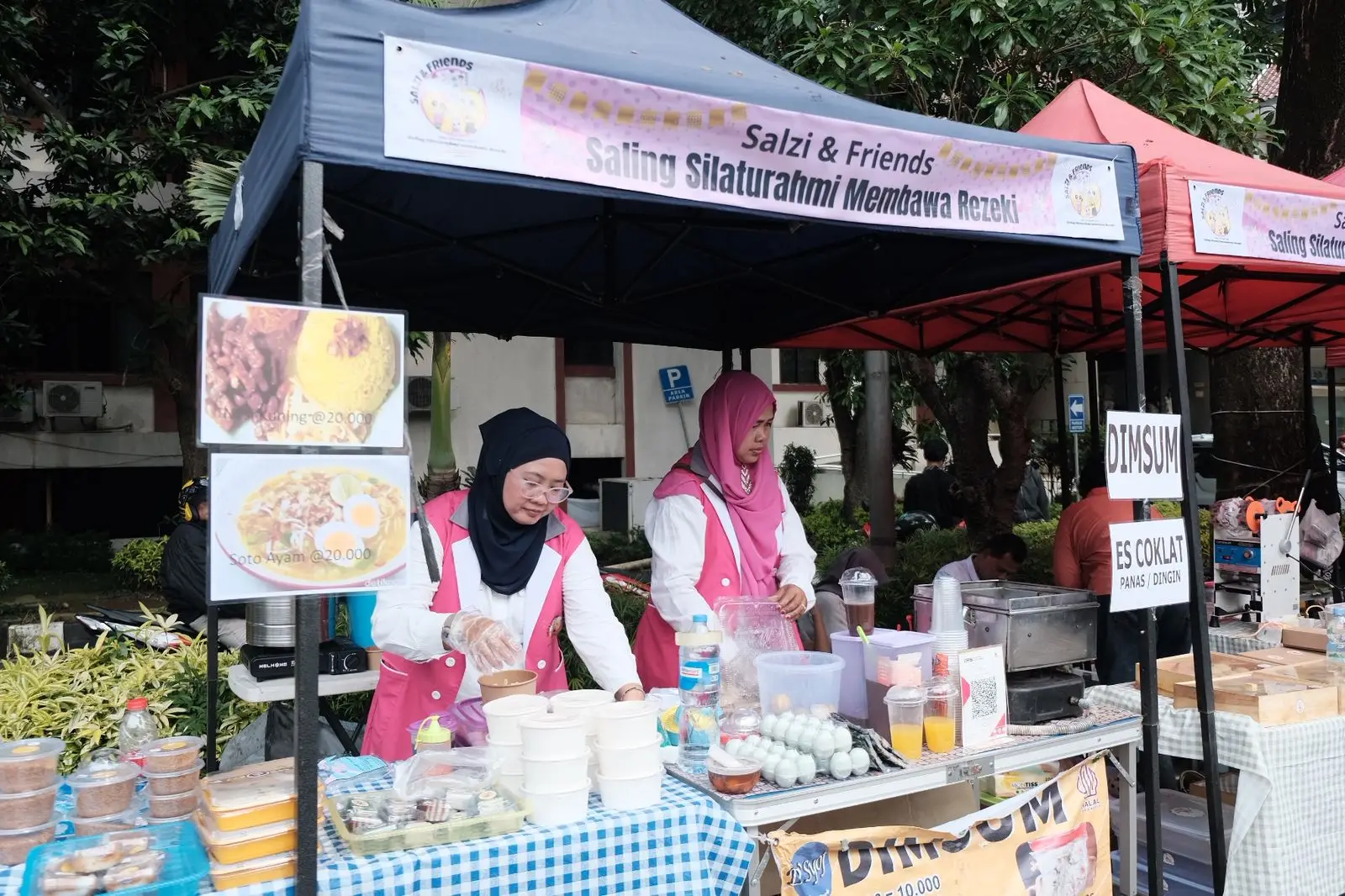 Dari Silaturahmi Datang Rezeki, Komunitas Salzi Gelar Bazar Penuh Warna