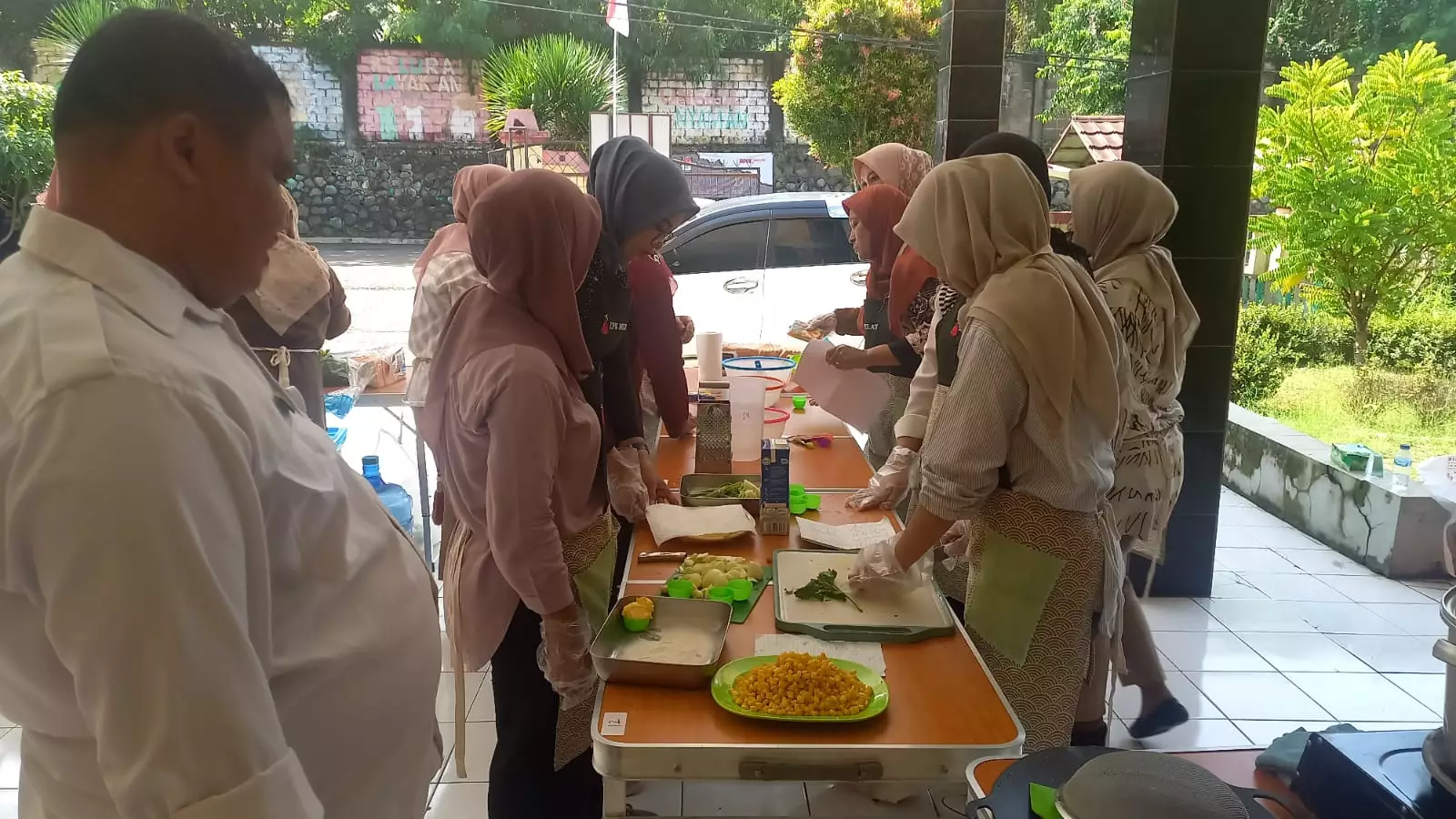 Puluhan Warga Bojongsari Baru Dilatih Membuat Makanan Internasional