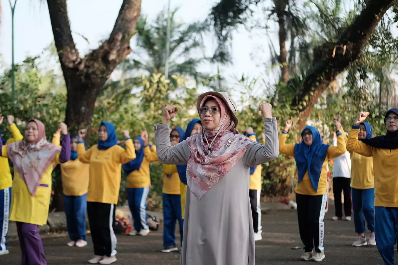 Ketua FKS Depok Ikuti Senam Sehat Bersama Warga Sawangan