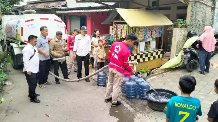 10.000 Liter Air Bersih Disalurkan ke Lima RW di Limo