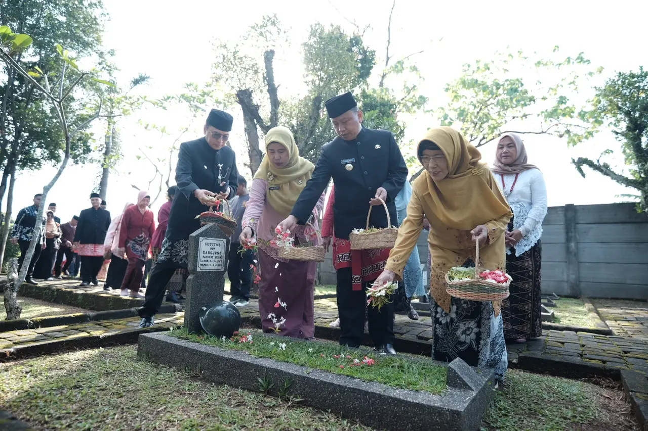 Peringati HUT Ke-26 Kota Depok, Pemkot Gelar Ziarah dan Tabur Bunga di TMP Kalimulya