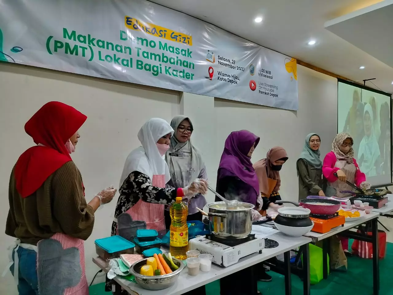 Lewat Demo Masak, Kader Posyandu dan PKK Depok Belajar Membuat Menu PMT Lokal