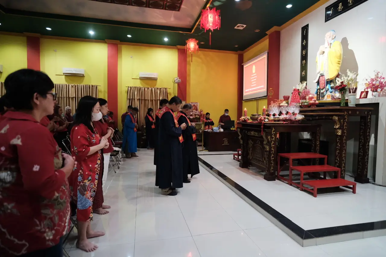 Sambut Tahun Baru Imlek 2576, Ratusan Umat Konghucu Depok Ibadah di Kong Miao Genta Kebajikan