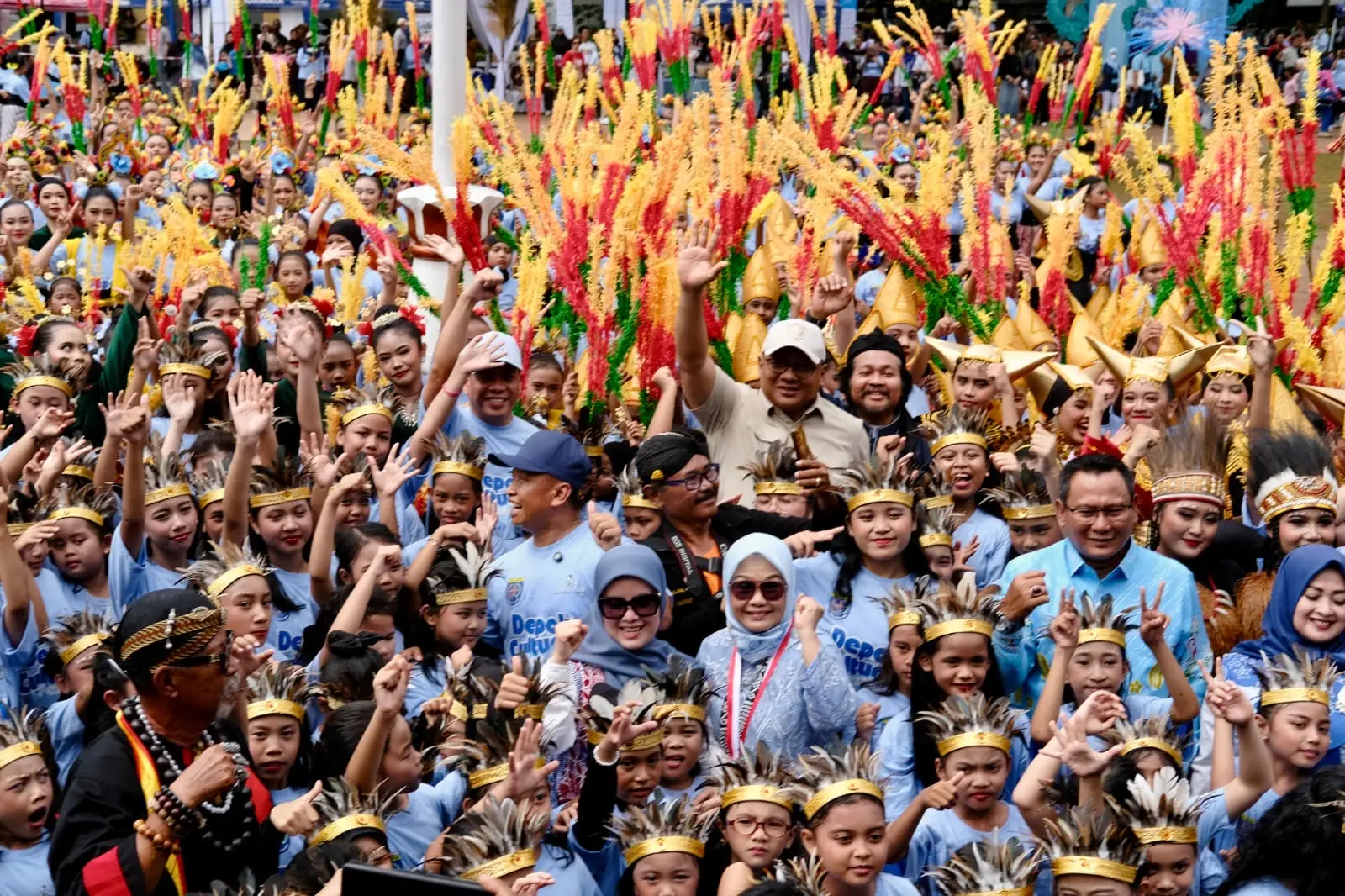 Ribuan Penari Ayodya Pala Berhasil Pecahkan Rekor MURI, Cing Ikah Bangga Anak Depok Cinta Budaya