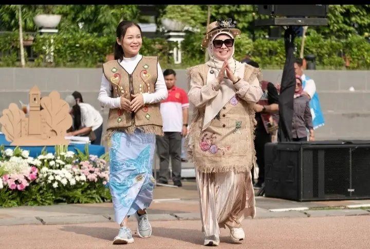 Recycled Fashion Show Diapresiasi, Cing Ikah: Warga Depok Punya Kreativitas Luar Biasa