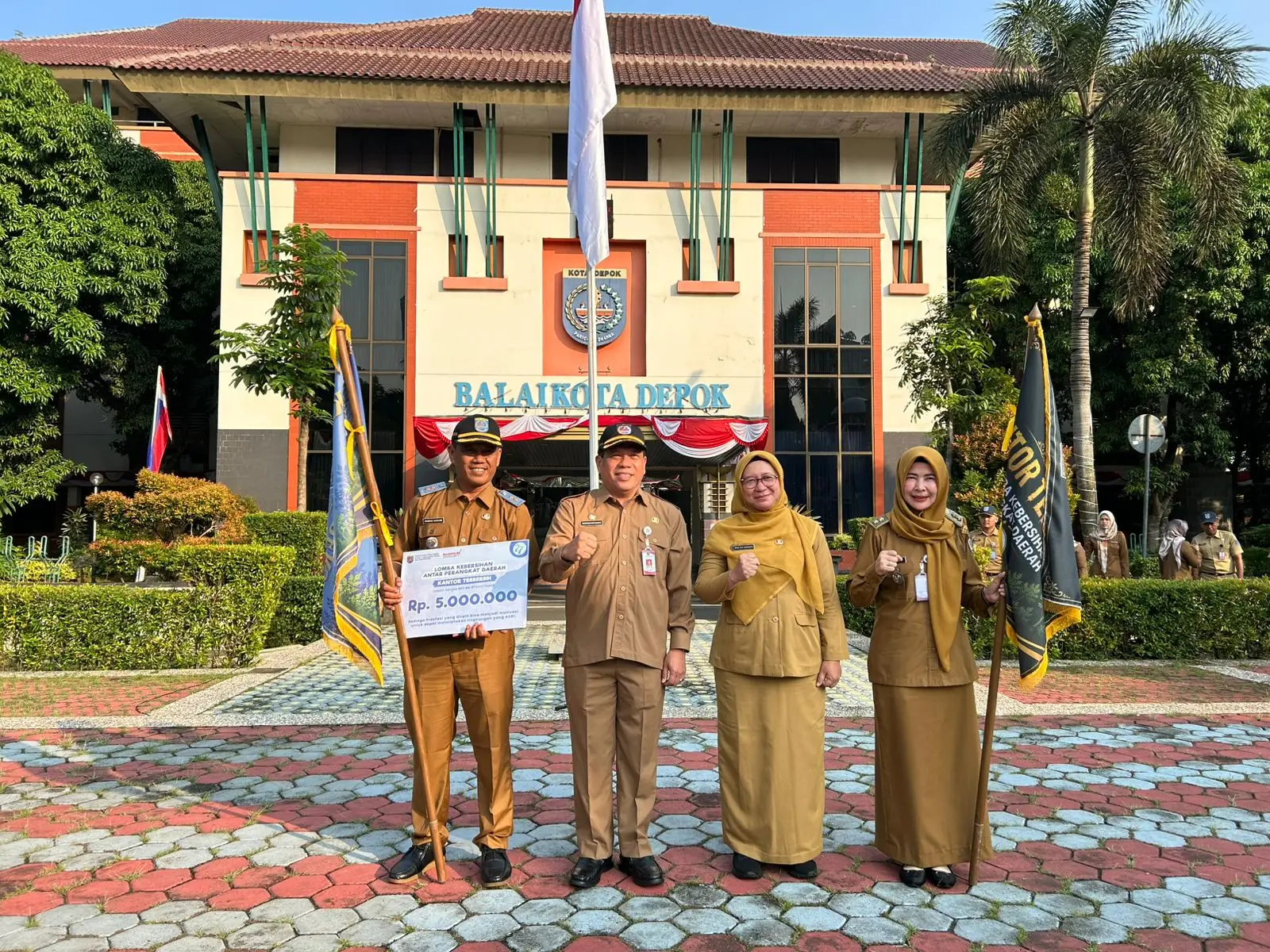Sekda Depok Serahkan Hadiah Lomba Kebersihan Antar Perangkat Daerah, Ini Pemenangnya