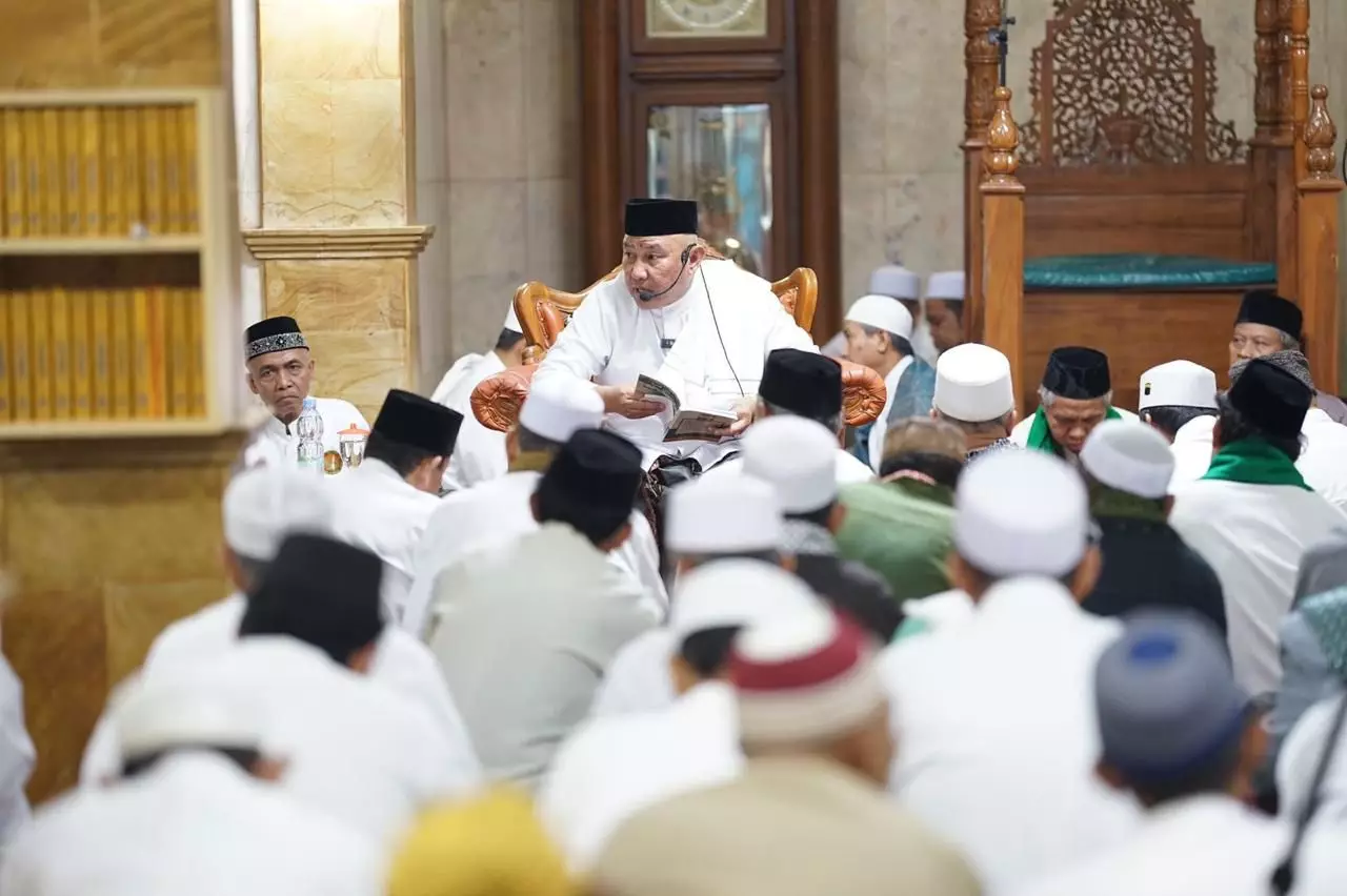 Wali Kota Depok Isi Kajian Kitab Usai Subuh Berjamaah di Kemiri Muka