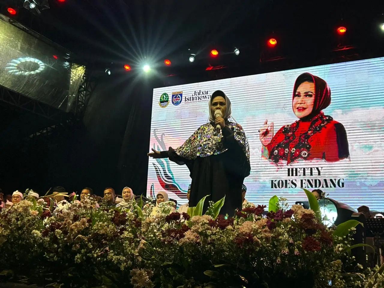 30 Tahun Tak Manggung Outdoor, Hetty Koes Endang Tampil Memukau di Puncak HUT ke-27 Kota Depok