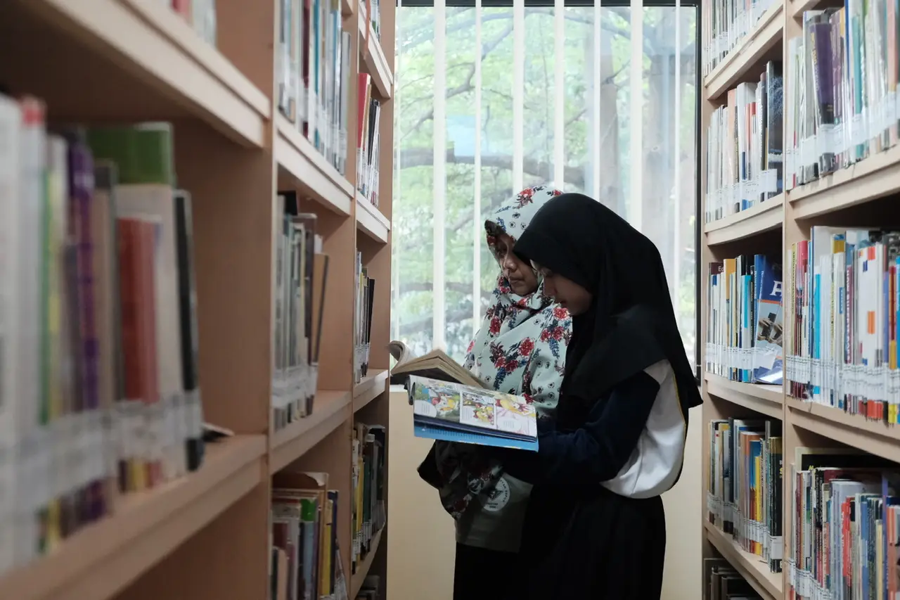 SMP Al Irsyad Kunjungi Perpustakaan Umum Kota Depok