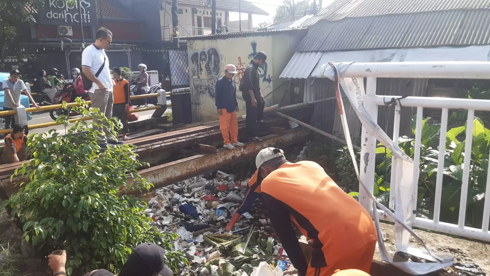 Jaga Kebersihan Saluran Air Cegah Banjir di Musim Penghujan