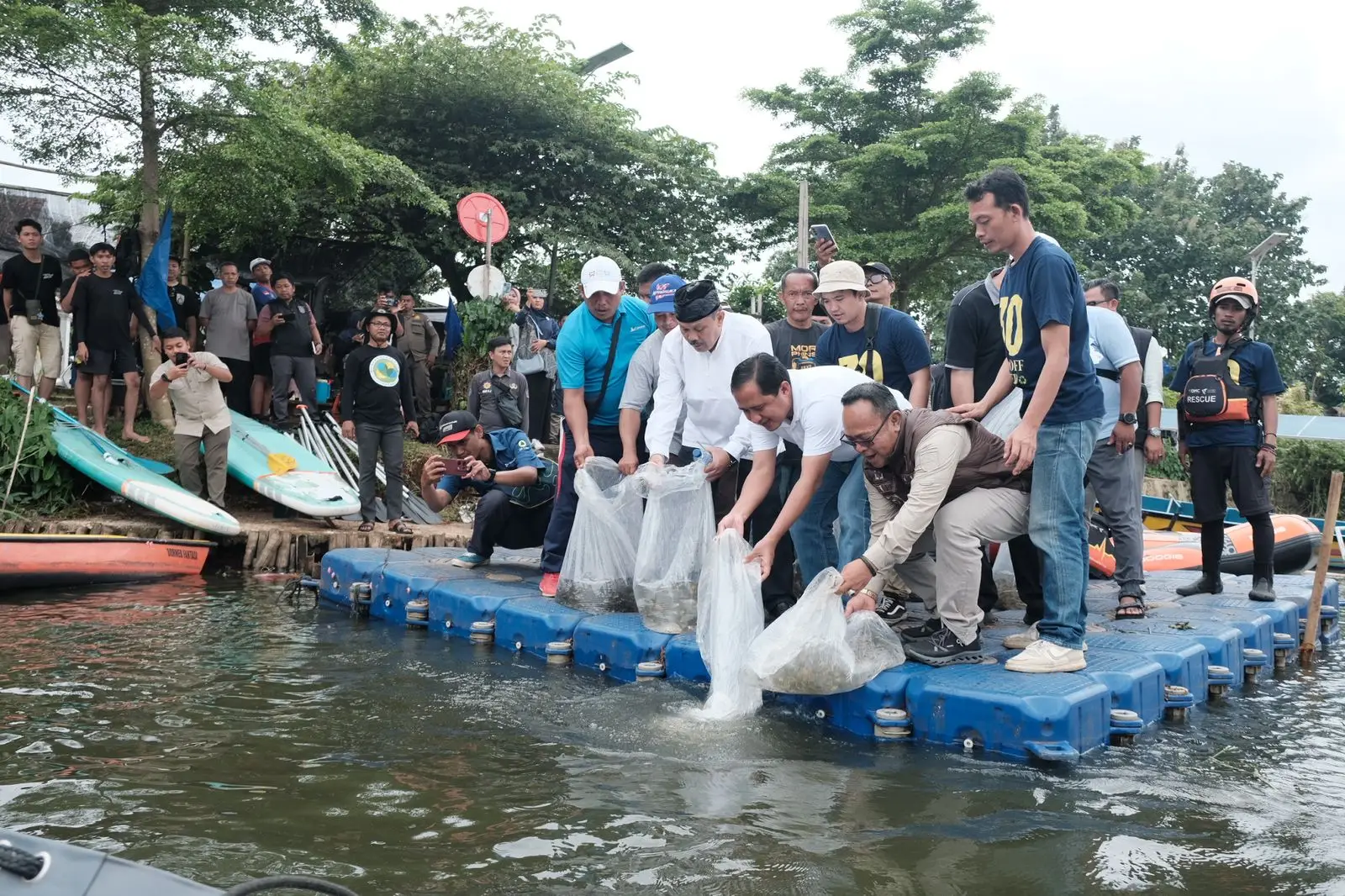 Plh Wali Kota Gaungkan Aksi Bersih-bersih Situ Cegah Perubahan Iklim