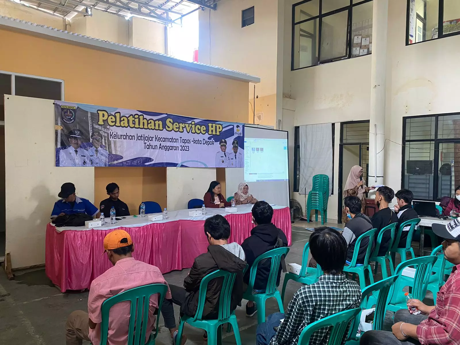 Kembangkan Potensi Diri, Anak Muda di Jatijajar Dibekali Pelatihan