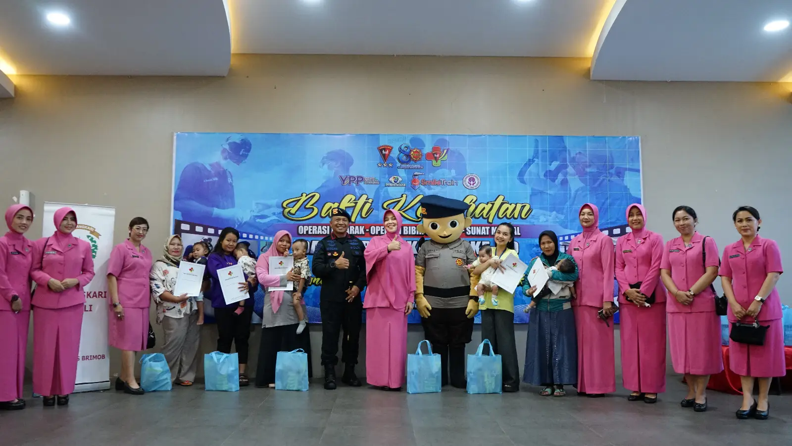 Apresiasi Warga Warnai Layanan Kesehatan Gratis Brimob