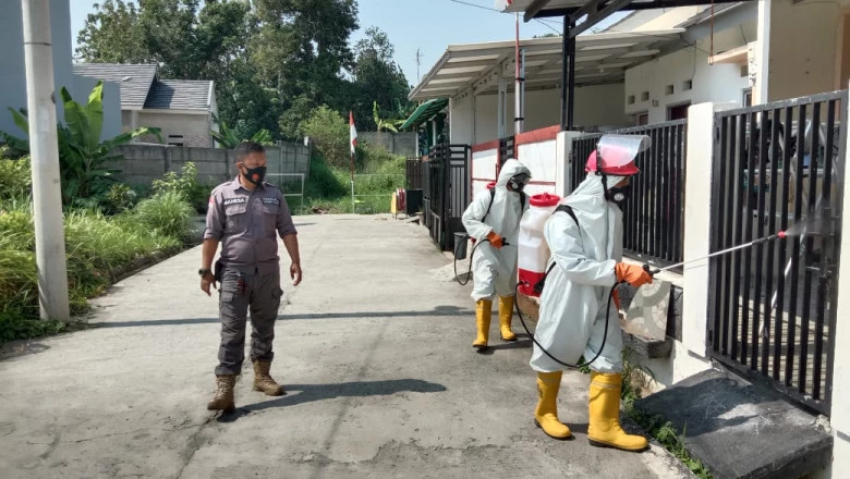 Banjir Permintaan Semprot Disinfektan, Damkar Depok Gandeng Tim Retana 