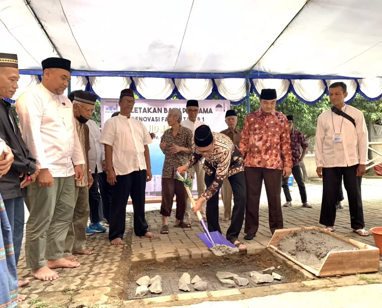 Peletakkan Batu Pertama Renovasi Tahap Pertama Masjid Jami Ar Ricky