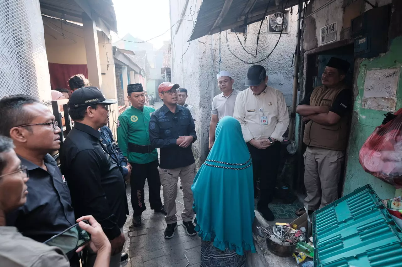 Wakil Wali Kota Depok Tinjau Rumah Roboh di RW 08 Boponter