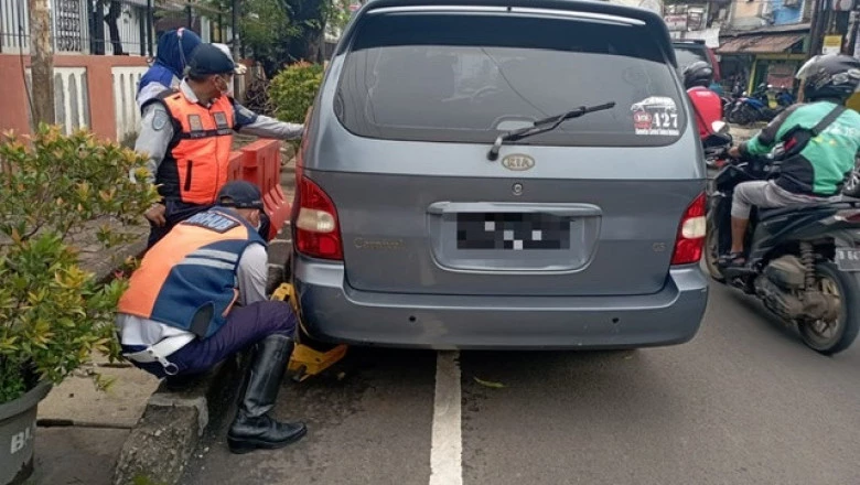 Parkir Kendaraan Sembarangan di Kota Depok Siap-siap Digembok Dishub