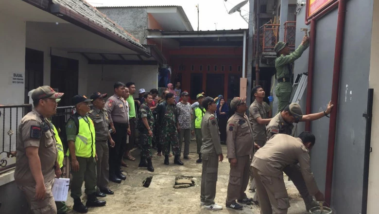 Satpol PP Depok Segel Perumahan Tanpa IMB di Kemiri Muka