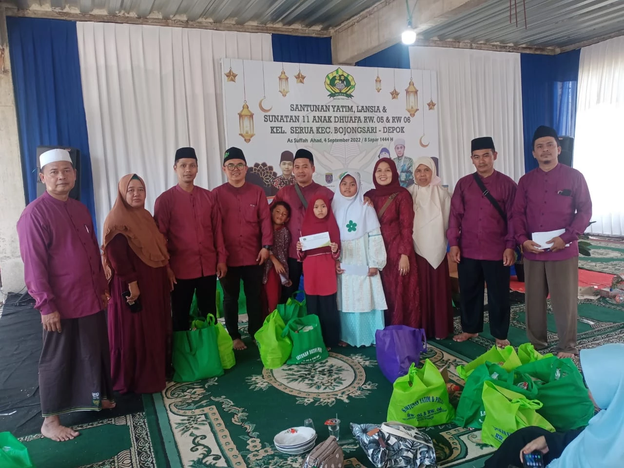 Lembaga Yatim dan Duafa Serua bersama Baznas Depok Berbagi dengan Anak Yatim dan Lansia