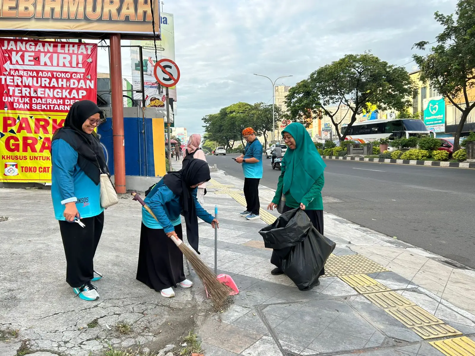 Serentak, ASN Depok Lakukan Operasi Bersih di Sejumlah Titik