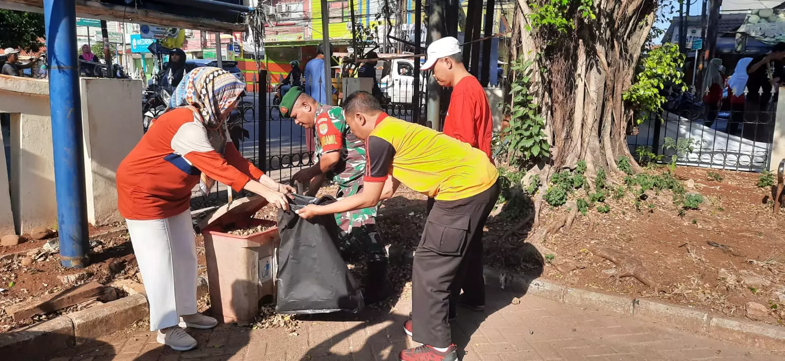 Jaga Lingkungan Tetap Bersih, Kecamatan Sukmajaya Gandeng Stakeholder Adakan Aksi Jumsih