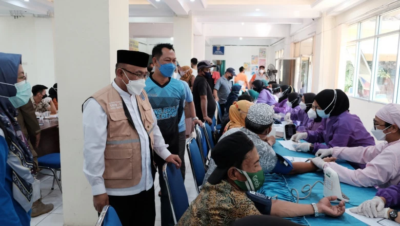 Wali Kota Depok Tinjau Gebyar Vaksin Kota Depok di Kecamatan Cimanggis