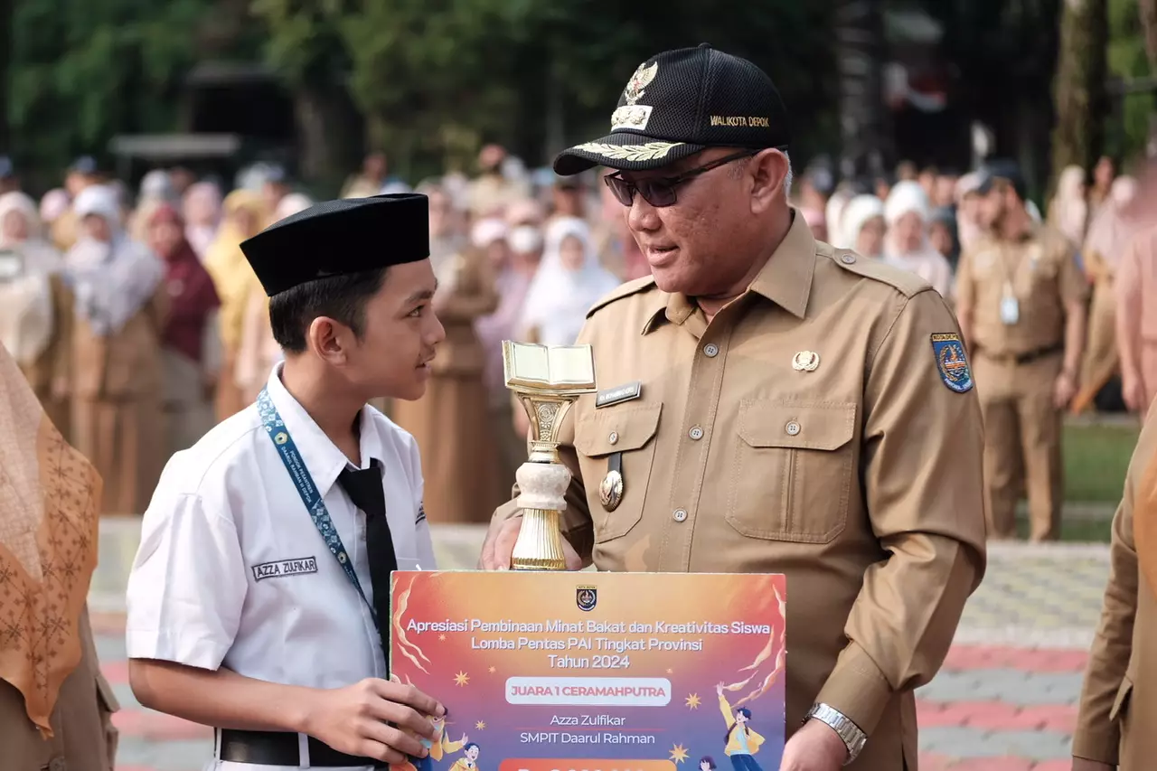 Wali Kota Depok Serahkan Piala PENTAS PAI Tingkat Jabar 2024
