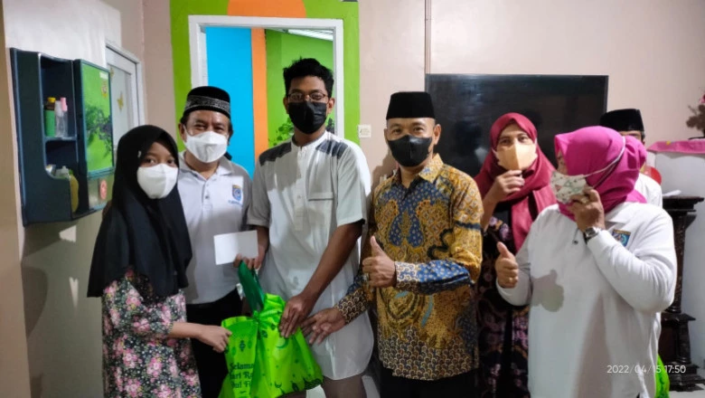 Aparatur Kelurahan Depok Santuni Anak Yatim dan Bagikan Takjil