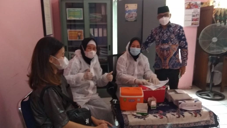 170 Warga Depok Jaya Terima Suntikan Vaksin Sinovac Dosis Kedua