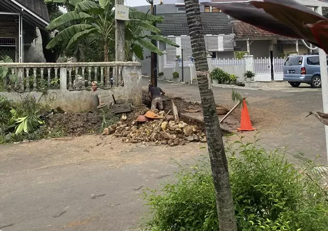 Cegah Genangan Air, Kelurahan Sukmajaya Bangun Drainase di RW 03
