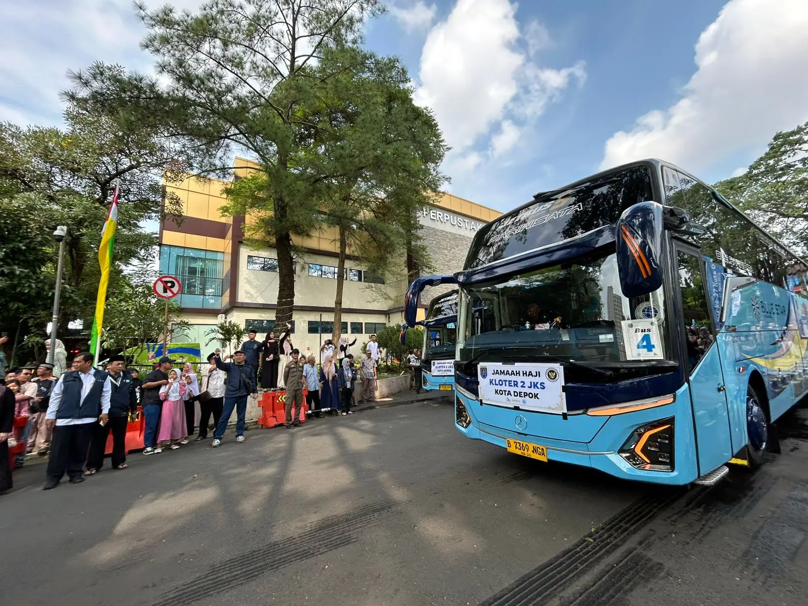 Supian Suri Lepas Rombongan Pertama Haji 2026, 445 JCH Depok Berangkat ke Tanah Suci