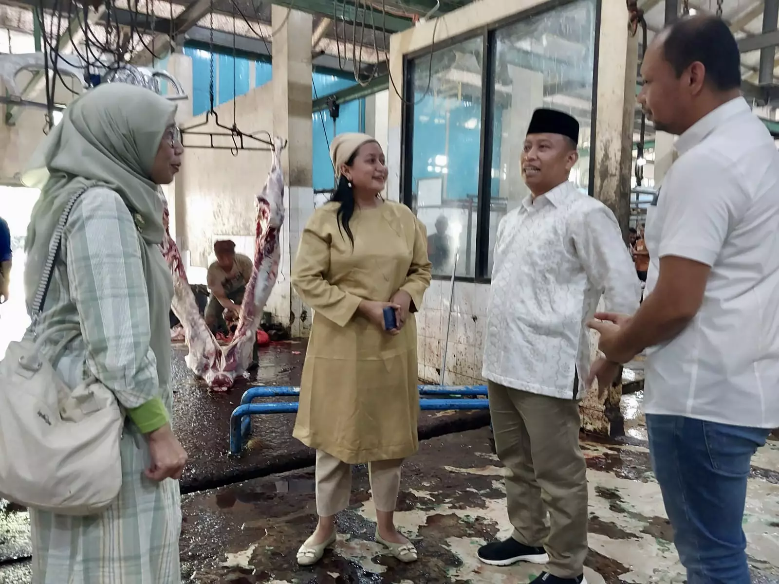 Sekda Tinjau Rumah Pemotongan Hewan Kurban di Kecamatan Tapos